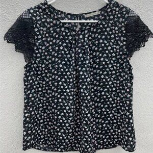 Women Active USA Shirt Size Medium Black Floral Lace Cap Sleeve